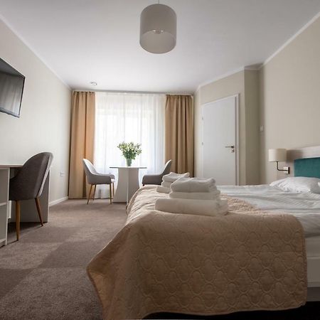 Bialy Gosciniec Hotel ชีคฮานูฟ ภายนอก รูปภาพ
