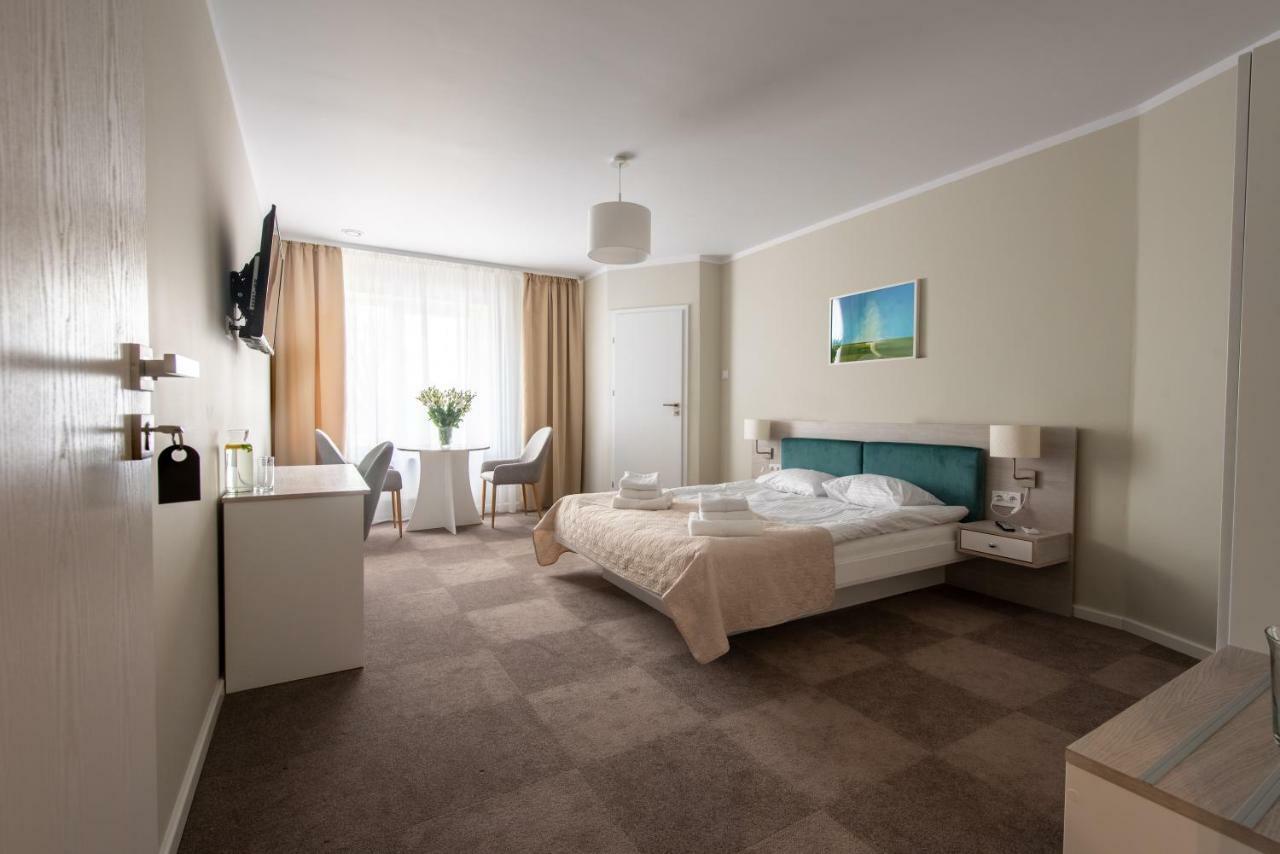 Bialy Gosciniec Hotel ชีคฮานูฟ ภายนอก รูปภาพ